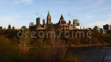 4K超高清图片：加拿大议会在山上的延时视图